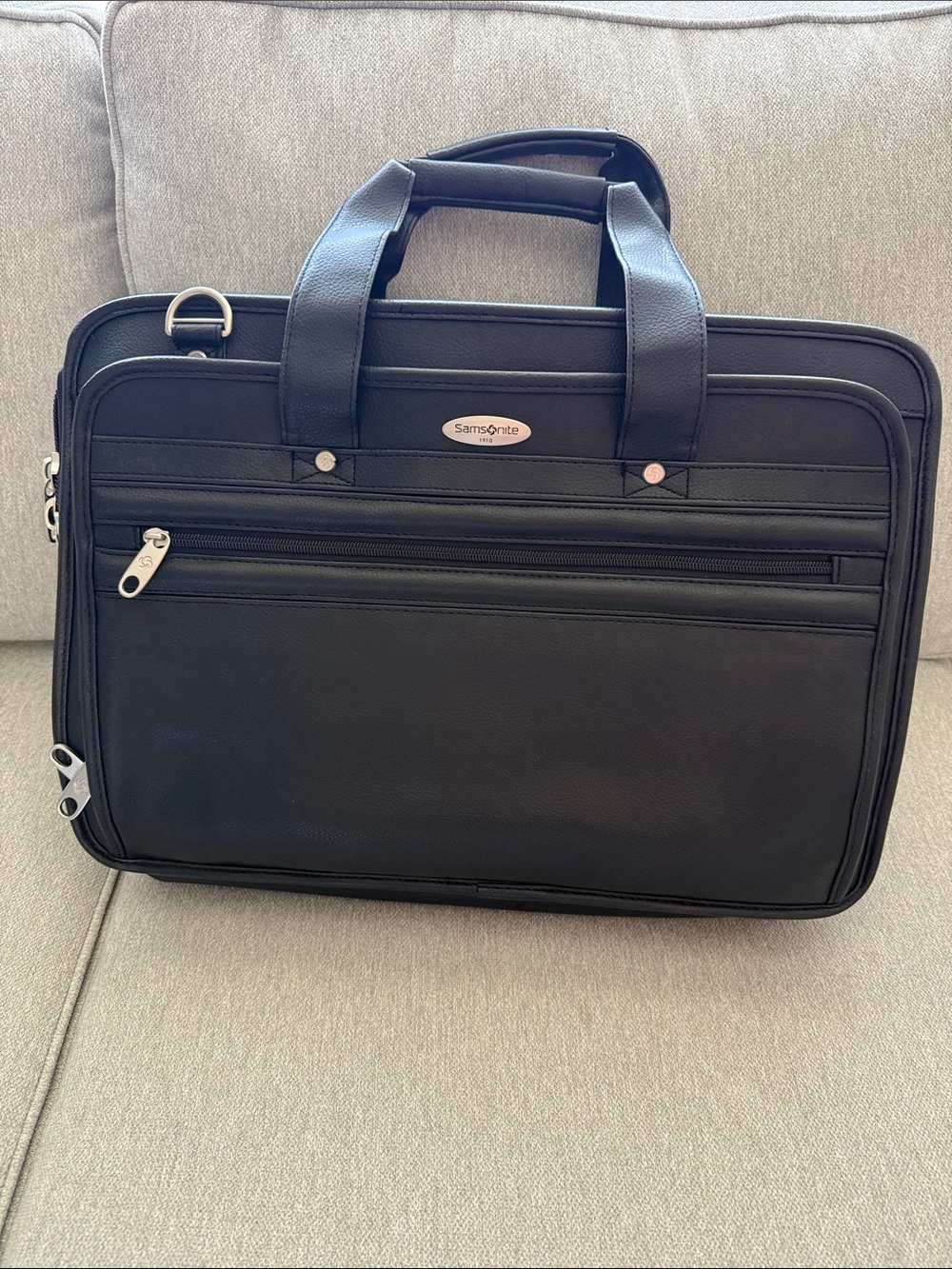Samsonite 1910 Black Leather Expandable Briefcase Laptop 17 inch Business Travel
